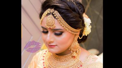 Traditional bridal with peach outfit