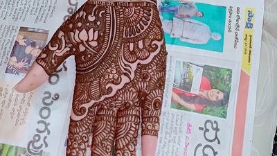 family member mehndi work