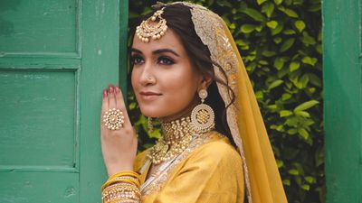 Bride in a beautiful Yellow & Gold