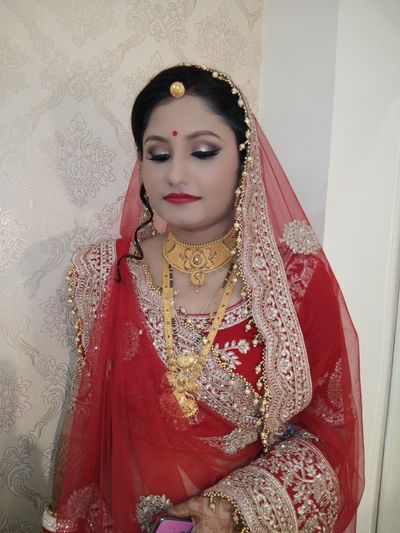 Hemlata'S Makeup Empire