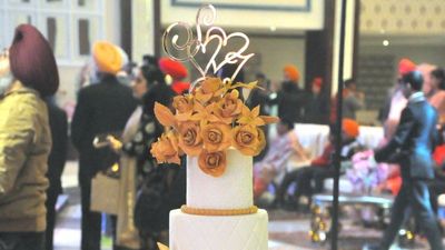 Wedding Cake by CAkeAReuni
