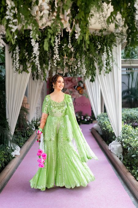 Offbeat mehendi outfits for bride to be