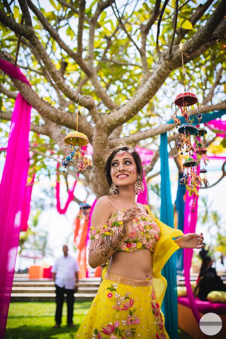 Unique props and a bride to be in yellow lehenga for her mehendi 