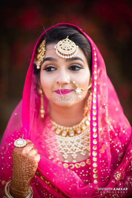 Photo of Sikh bride in fuschia pink with jewellery