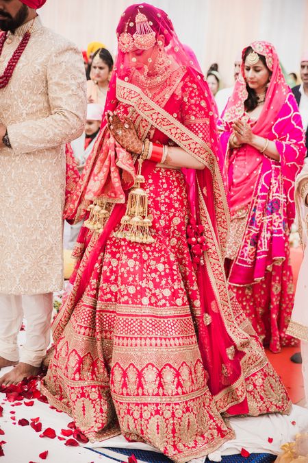 A bride in pink lehenga for her Anand Karaj ceremony