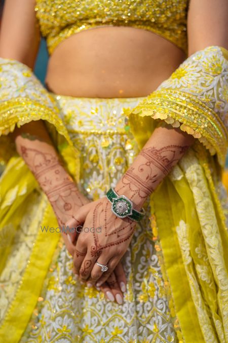 Emerald and diamond bracelet for the bride on the mehendi day