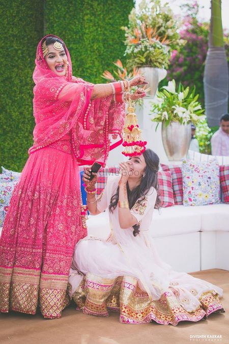 Bride dropping kaleera on sister