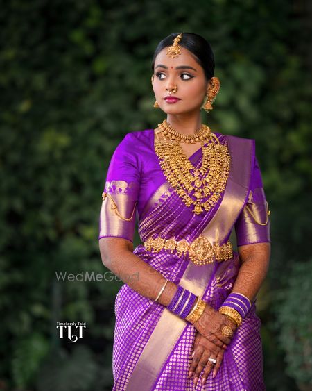 Traditional gold jewellery with layered necklaces and a gold kamarbandh for this bridal look