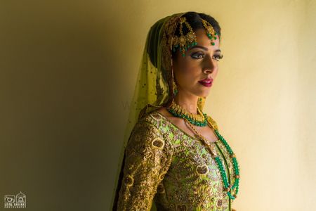 Offbeat bride in green lehenga and jewellery 