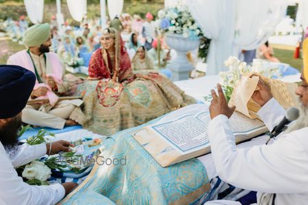 Photo of Lovely candid shot of an anand karaj ceremony