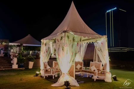 Sit down tent decor in white