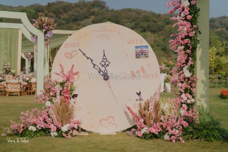 Life size clock as a unique decor element at an outdoor wedding 