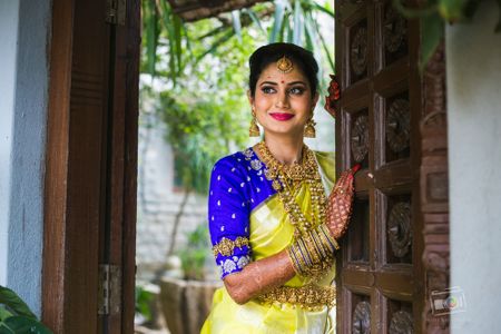 Photo of Bride in contrasting blouse and saree South Indian