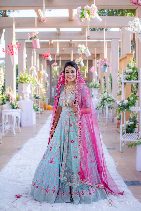offbeat sikh bride with anarkali and contrasting dupatta