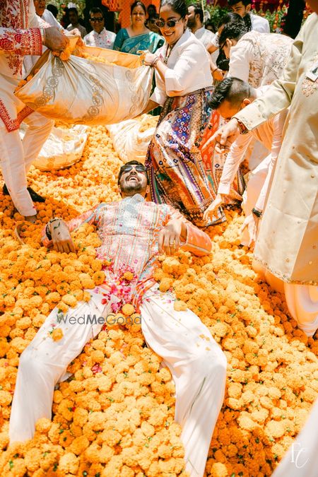Fun phoolon ki haldi with the candid groom capture