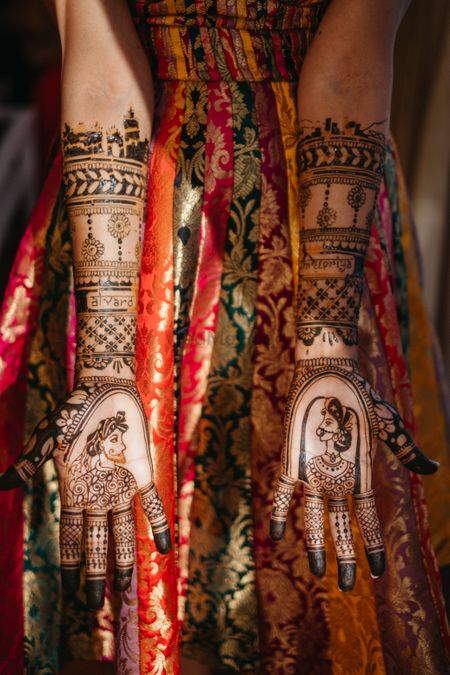 unique and minimal mehendi on bride's hands