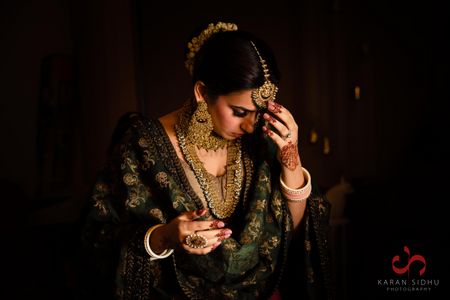 Photo of Gorgeous bride getting ready for her Anand Karaj