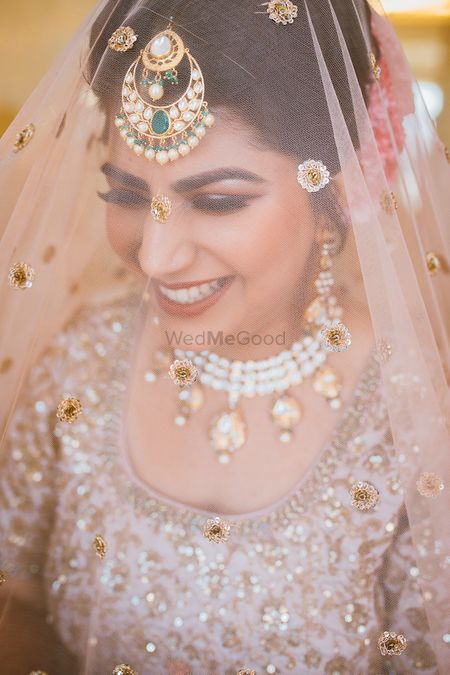 Beautiful bridal veil shot with unique maangtikka 