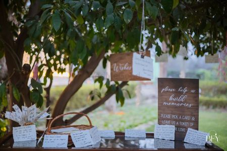 Photo of unique wedding idea : guest leave sweet notes for the couple to read later