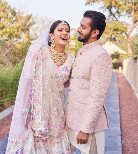 Coordinated couple in pastel wedding outfits 