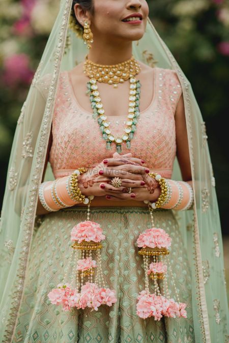 Offbeat bridal hue with peach kaleere and light pink chura 