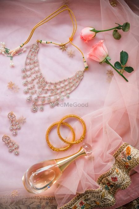 Getting ready photo ideas with bridal accessories 
