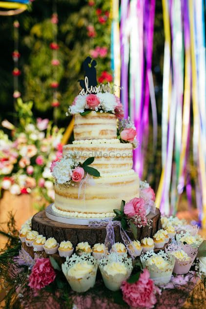 Photo of 3 layer wedding cake table decor idea