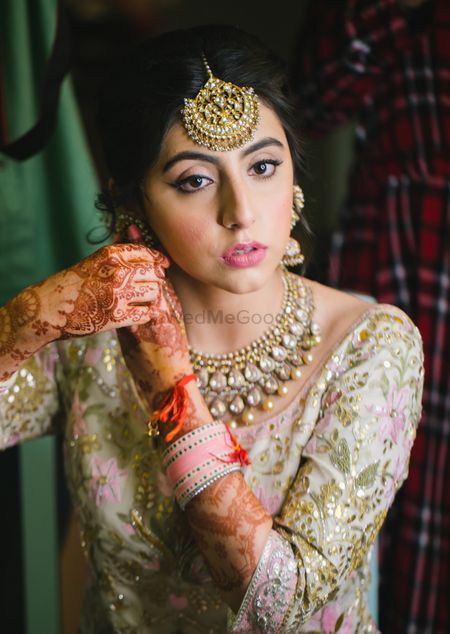 Light Pink Wedding Photoshoot & Poses Photo light makeup