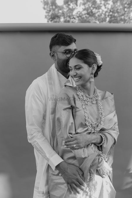Classic couple portrait with the bride donning stunning layered guttapusalu necklaces. 