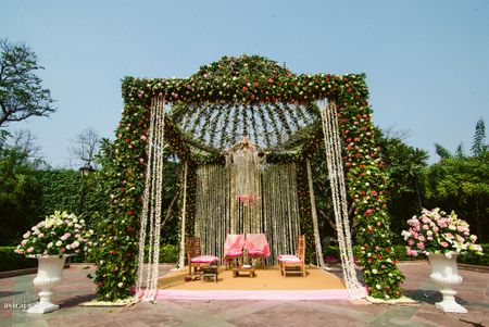 Green mandap decor with leaves