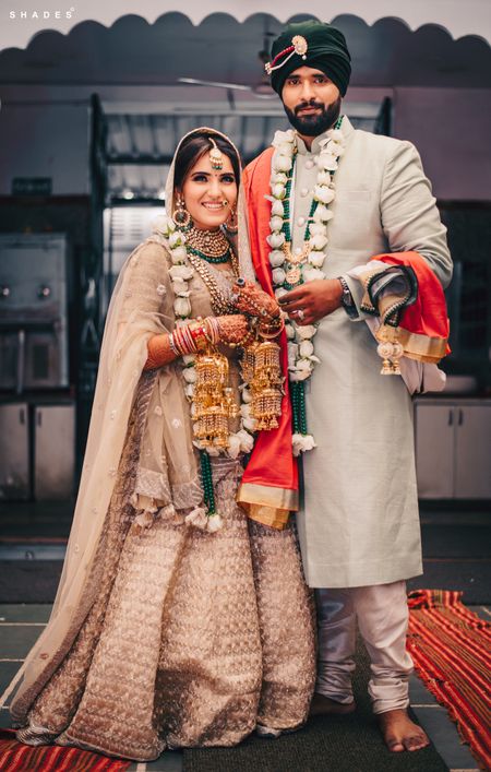 Photo of A Sikh couple in color-coordinated outfits for their Anand Karaj