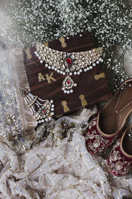 Gorgeous shot of bridal jewellery and juttis