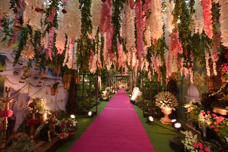 Floral decor idea with pink and white theme for entranceway