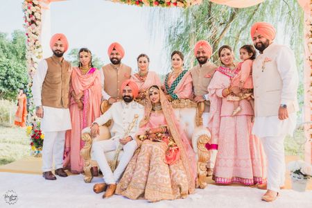 Wedding Photoshoot & Poses Photo Family portrait