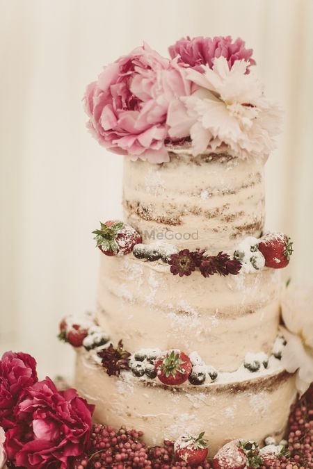 Photo of rustic wedding cake