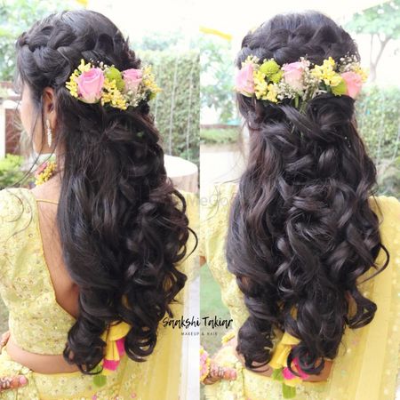 Mehendi open wavy hairstyle with flowers in hair 