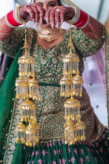 red bridal chuda with gold kaleere