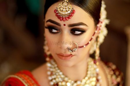Bride with bold brows and heavy makeup 