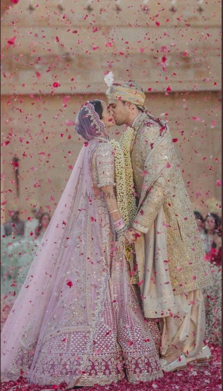 celebrity wedding kiara advani siddharth malhotra kissing post jaimala