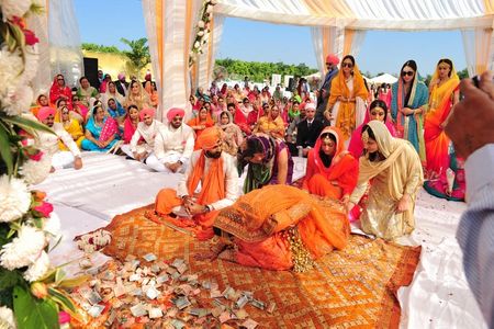 Candid Couple Sikh Wedding Shot at Gurudwara