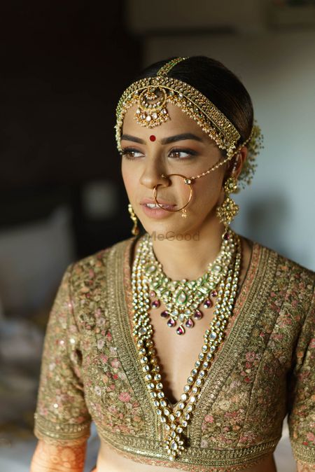 Photo of gorgeous bridal layered jewellery and mathapatti