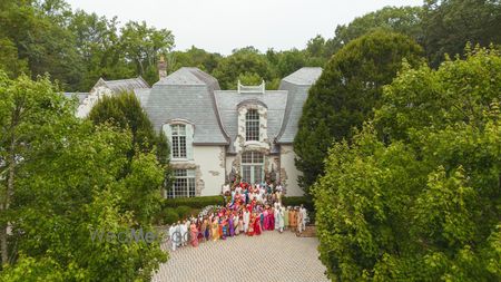 Fun group shot of a big family outside the venue on the wedding day