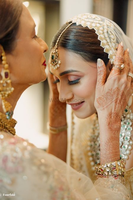 Beautiful moment between the mother and bride on the wedding day. 