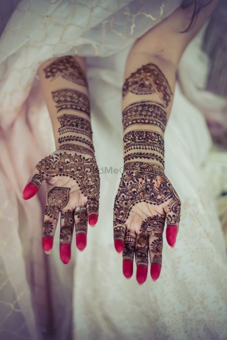 Photo of Bridal mehendi idea with red fingertips