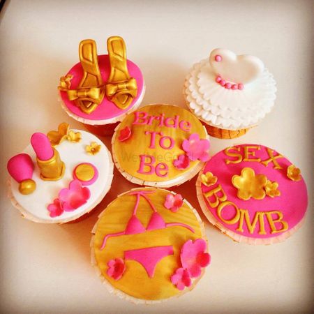 Bachelorette cupcakes in pink and yellow