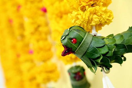 Photo of Parrot prop made with leaves for mehendi