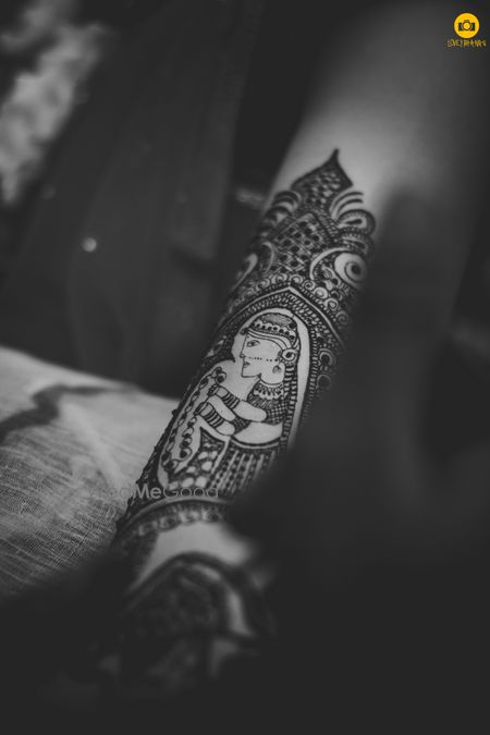 Photo of black and white bride mehendi design