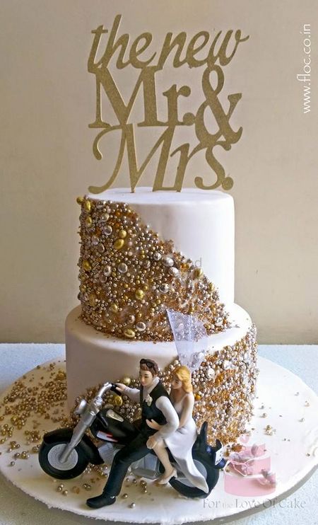 glitter cakes with personalised cake topper
