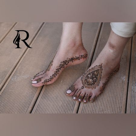 Intricate feet mehendi designs for brides