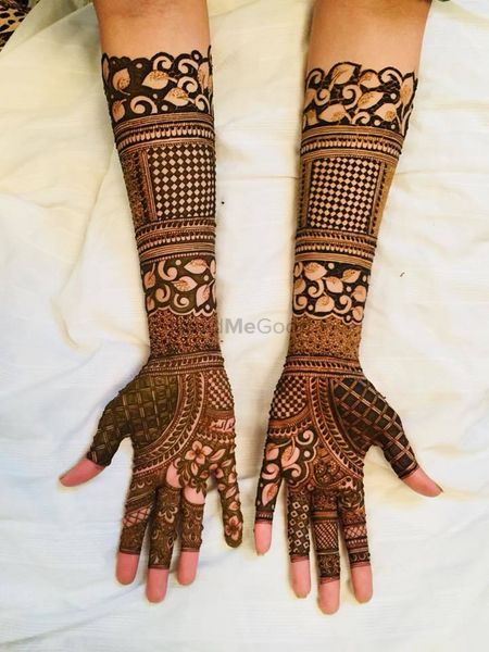 50+ Simple And Attractive Mehndi Designs For Hands